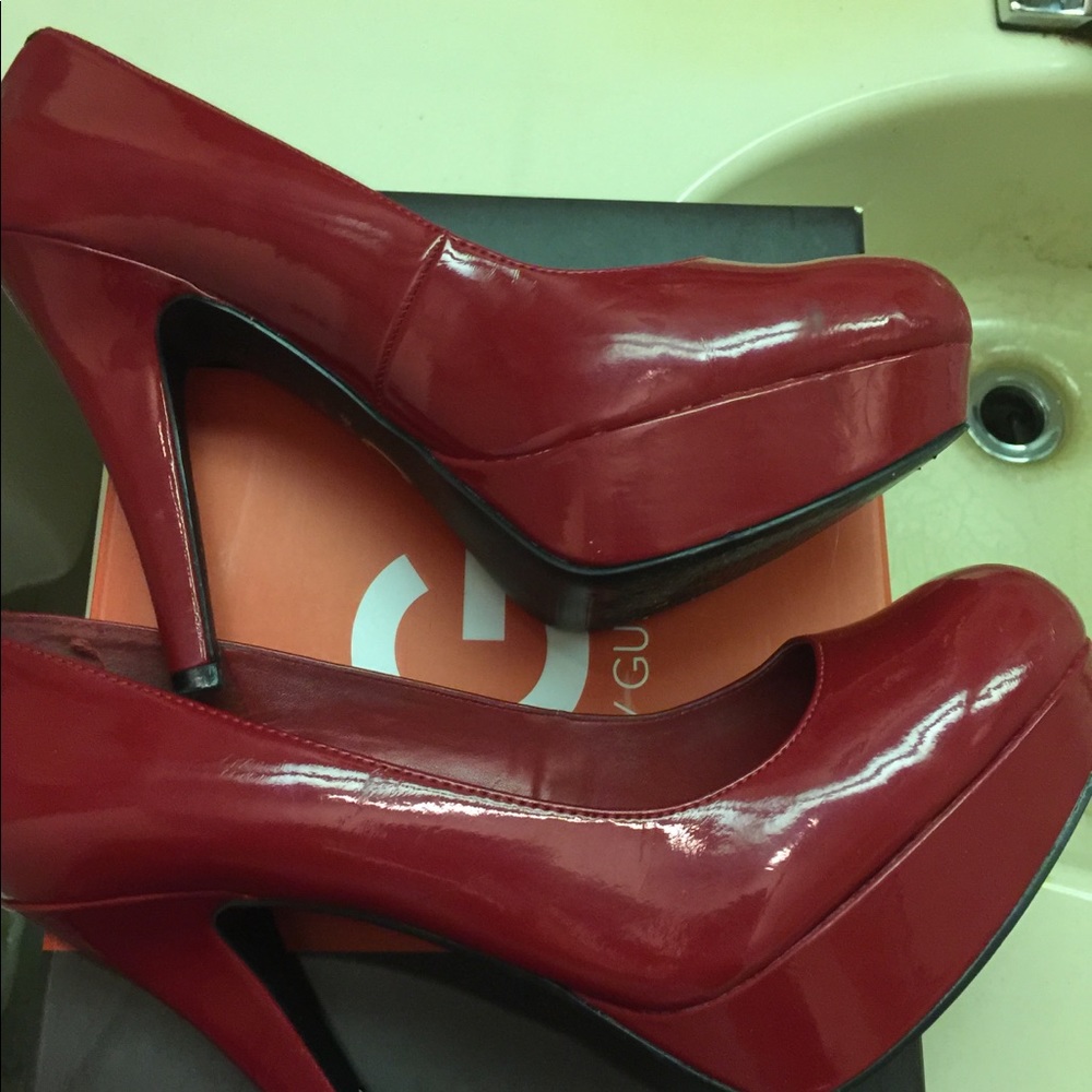 Red Pumps - Picture 5 of 8